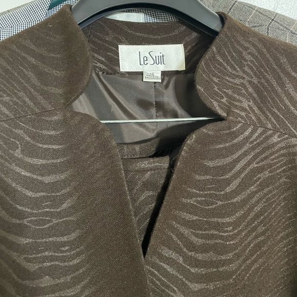 Le Suit Textured Brown Women's Long Blazer and matching skirt. - Picture 1 of 9